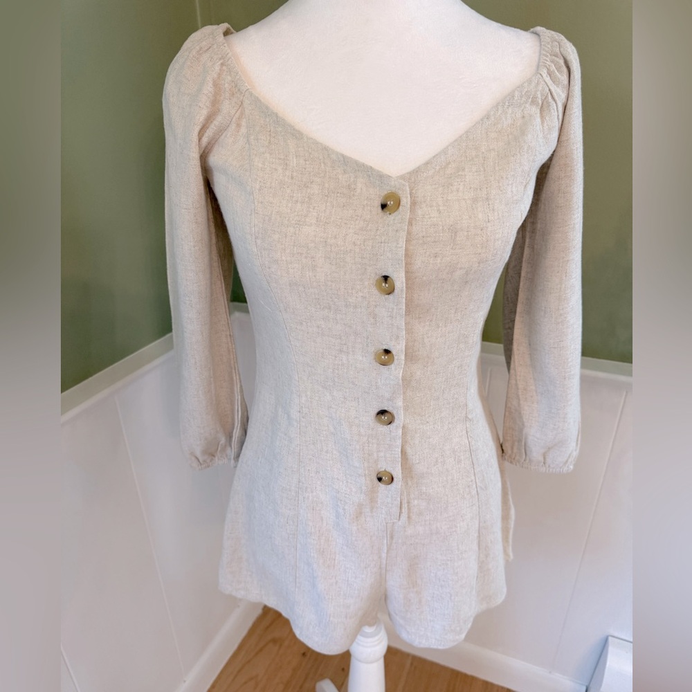 Lottie Miss cream front button romper. Size XS. NWT.